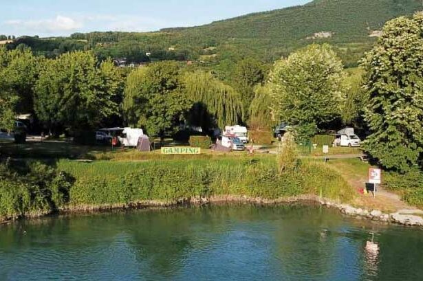 Emplacement Confort, Camping du Haut-Rhône
