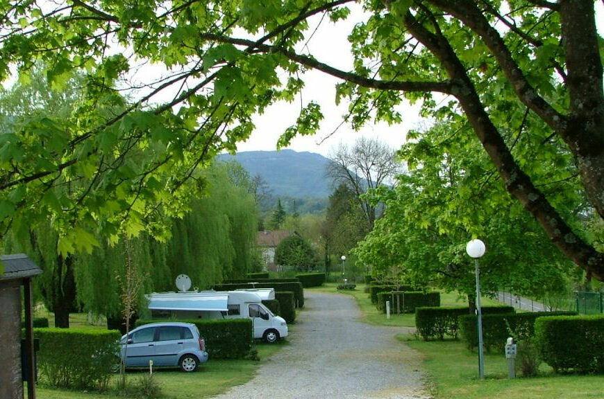Emplacement Grand Confort, Camping du Haut-Rhône