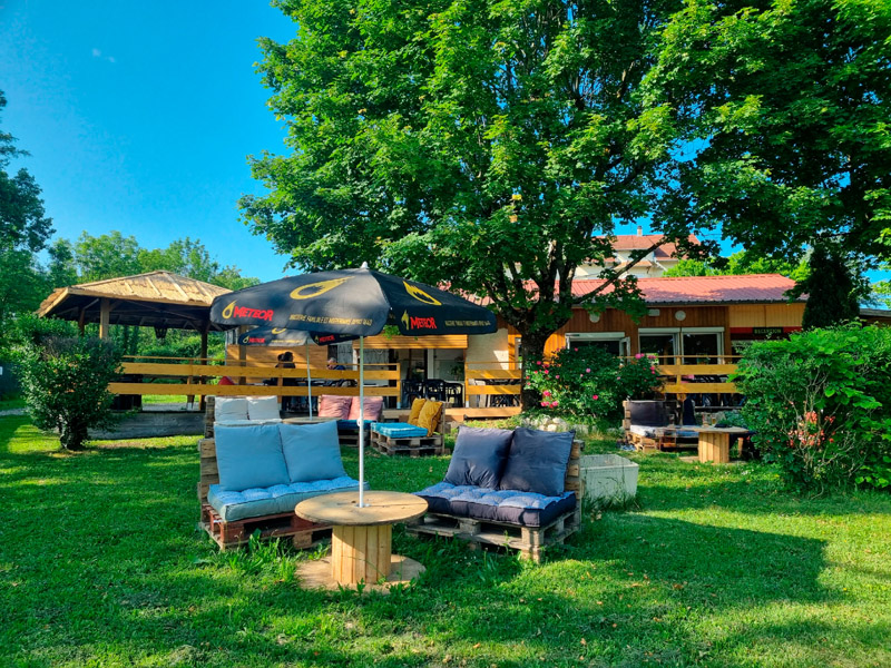 Salons de jardin Camping du Haut-Rhône